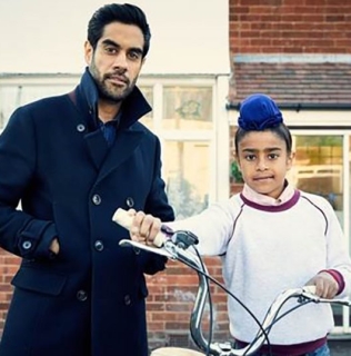 Boy with A Topknot Wins TV Prize at AMAs